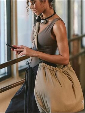 Free People Rest Day Carryall Color Sandy / 🔥